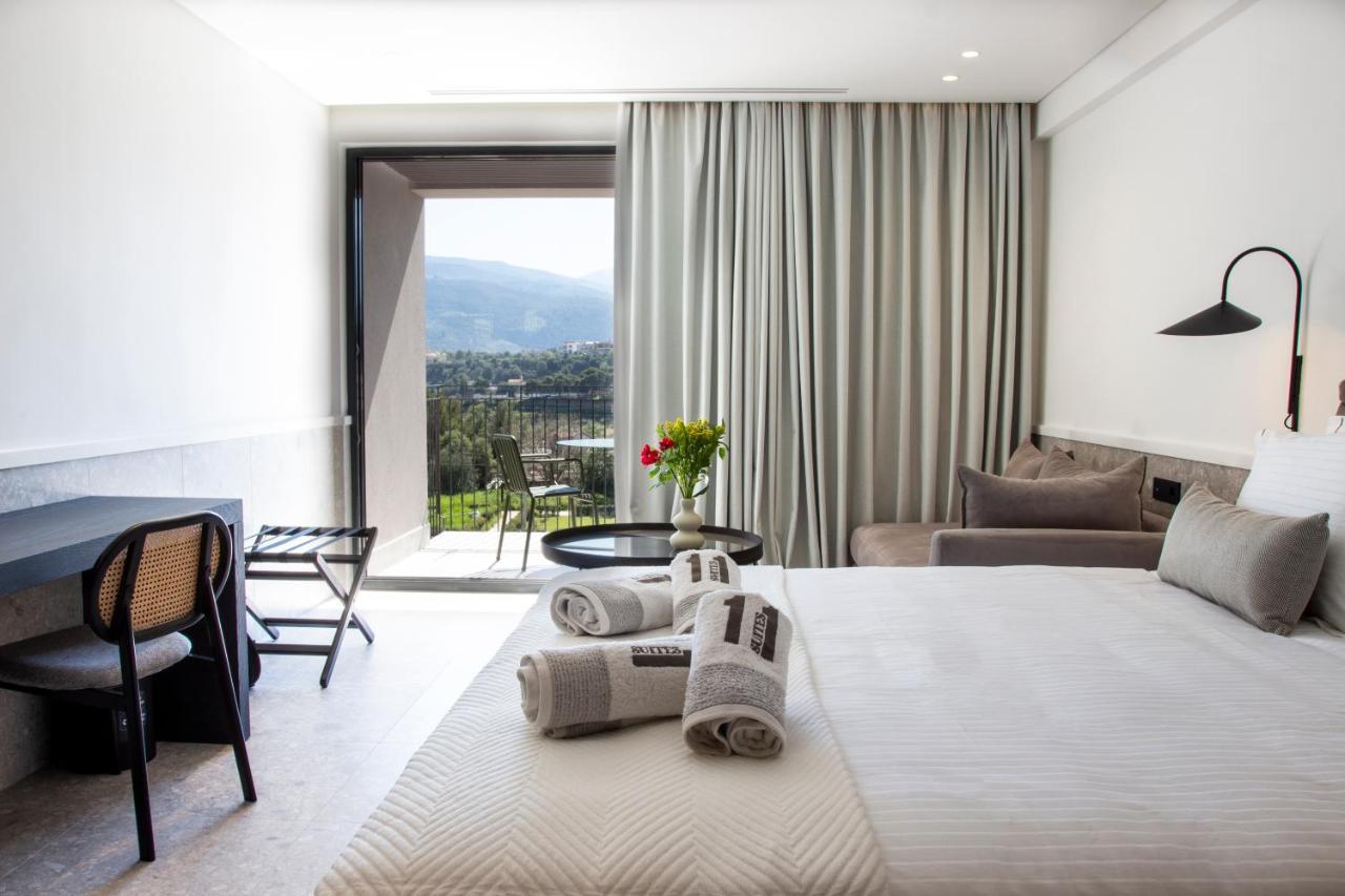 11Suites Aigio Exteriör bild